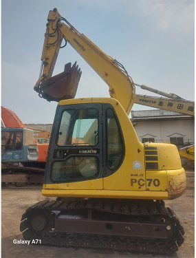 MÁY ĐÀO KOMATSU PC70-7